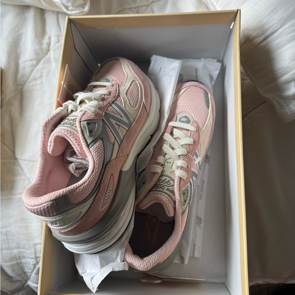 New Balance Soft Pink 990 - Picture 1 of 3